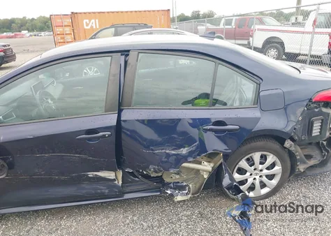 2021 Toyota Corolla Le z USA, uszkodzony, nr VIN 5YFEPMAE5MP260313